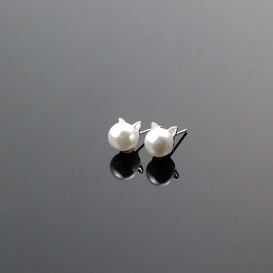 pearly cat stud earrings